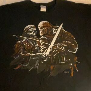 Men’s Tee w/ Pirates Design